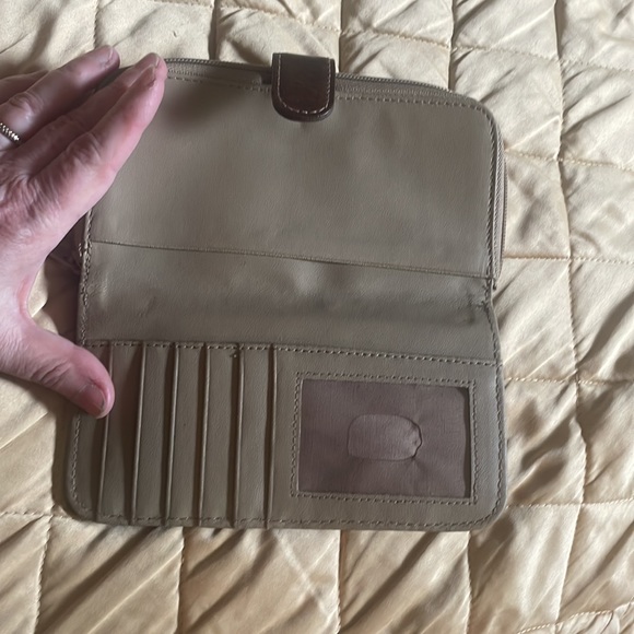 Rosetti wallet good condition leathers SALE 2/15.00 - Picture 2 of 8